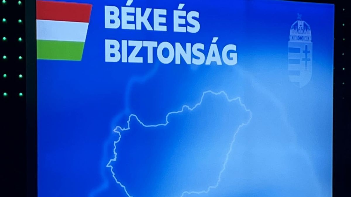 Šéf maďarské diplomacie řečnil o míru před mapou Velkého Uherska
